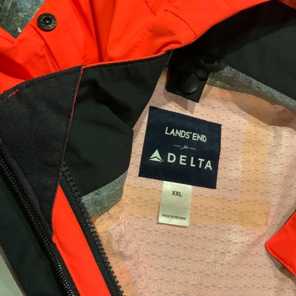 Delta Airlines Waterproof Hooded Reflective Jacket Size XXL (by Lands End) - Picture 3 of 13